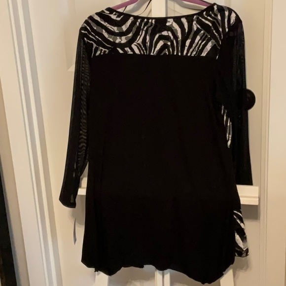 NWT. Style &  Co exotic print black and white blouse - Picture 3 of 4